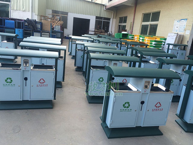 涪陵區(qū)采購欣方圳鋼制戶外垃圾桶 投入到24個鄉(xiāng)鎮(zhèn)使用