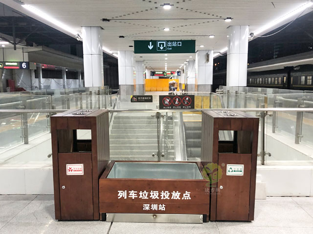 列車(chē)站臺(tái)仿木花箱組合垃圾桶