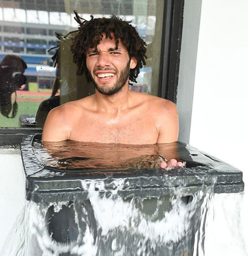 感受中國溫度！阿森納眾將集體鉆進垃圾桶